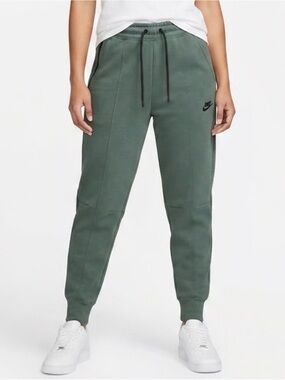 Nike Women’s Sportswear Tech Fleece Mid-Rise Joggers- Size Small